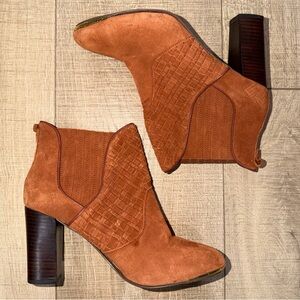 Elliott Lucca Brown Suede Booties Size 9.5
